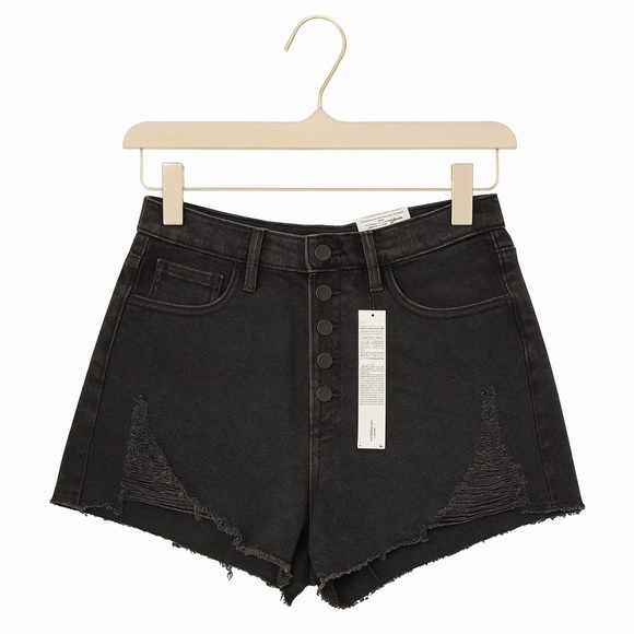 SO Pants - SO NWT Junior’s size 11 black denim mom jean shorts. 30” waist, 2.5” inseam